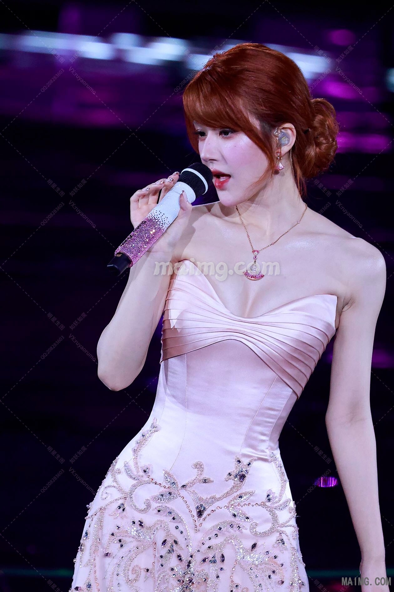 赵露思 生日会粉裙