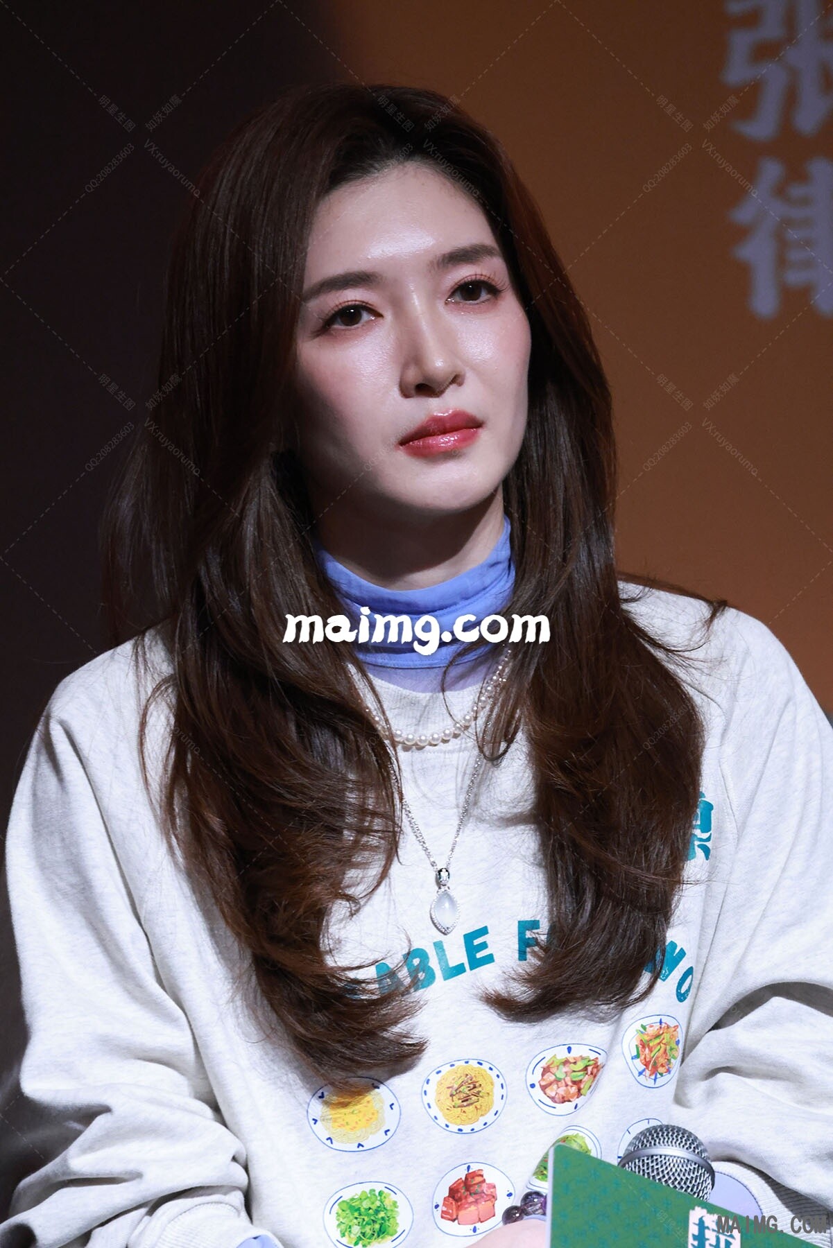 江疏影 拼桌机首映礼位一