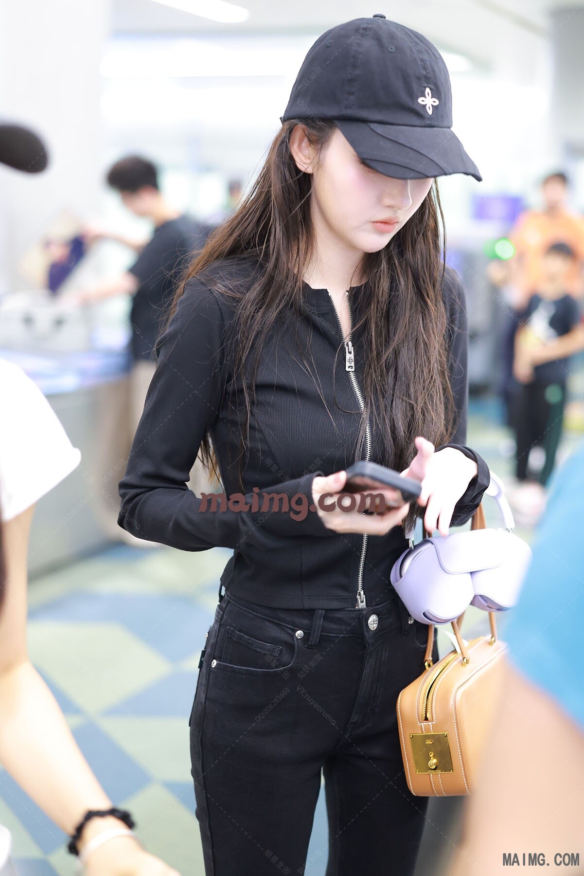 王玉雯机场出发私服 牛仔裤
